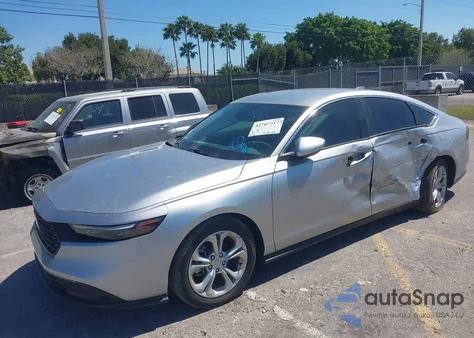 2024 Honda Accord Lx z USA, uszkodzony, nr VIN 1HGCY1F28RA033521